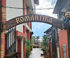 ENTRANCE TO THE RESTAURANT 