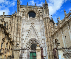 MAIN ENTRANCE TO THE CATHEDRAL 