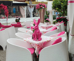 DECORATED CAFE 