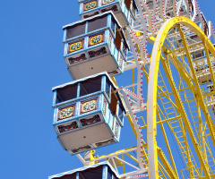 Ferris wheel -(at Funfair... so called  DOM ) in Hamburg