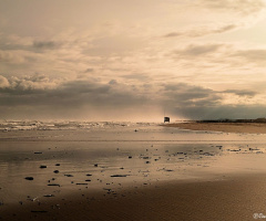 Sur la plage abandonnée ...