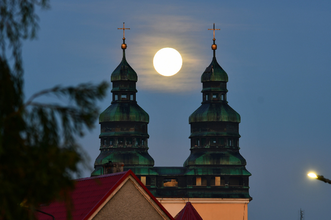 moon in the city