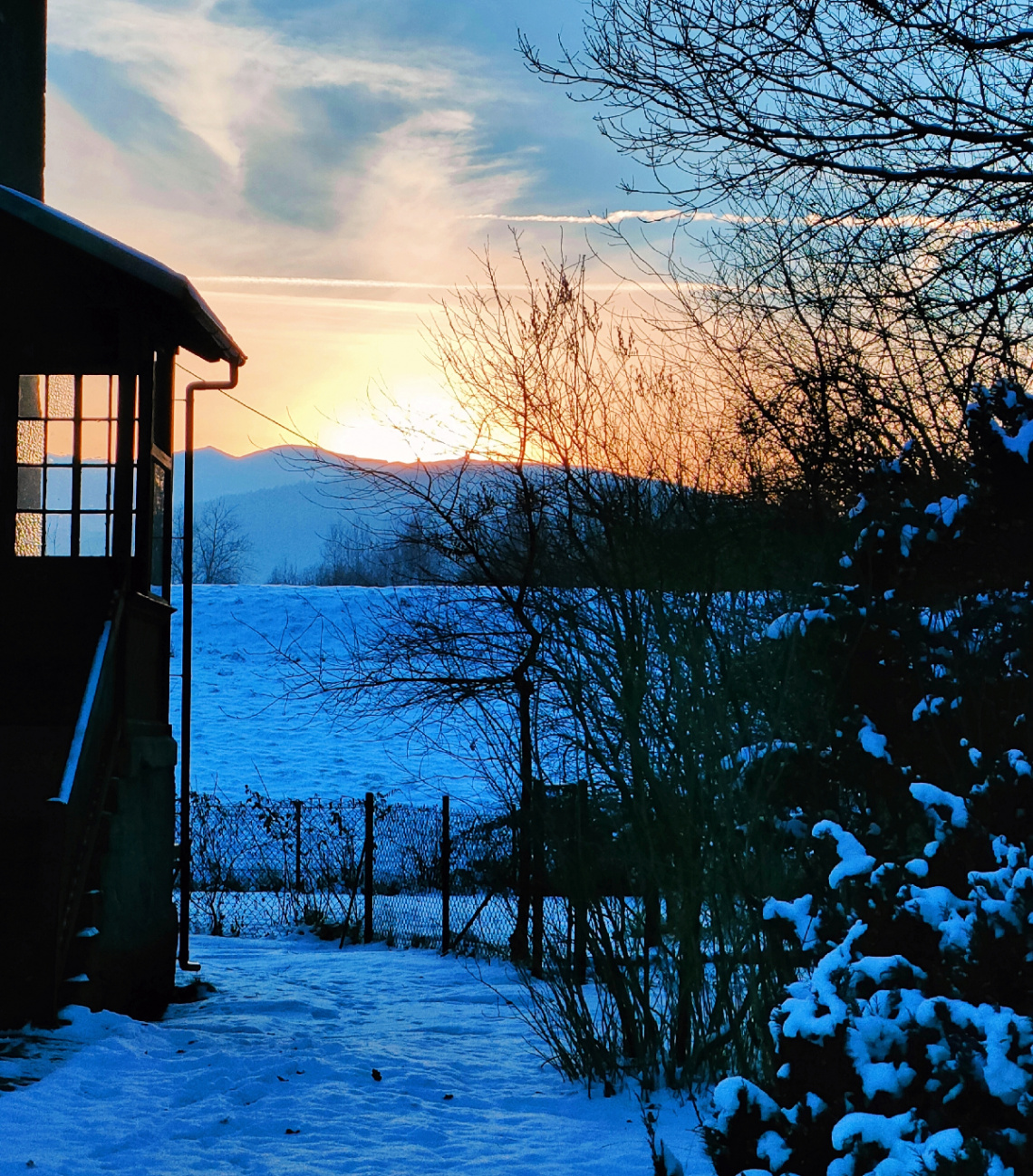 SUNSET IN THE MOUNTAINS