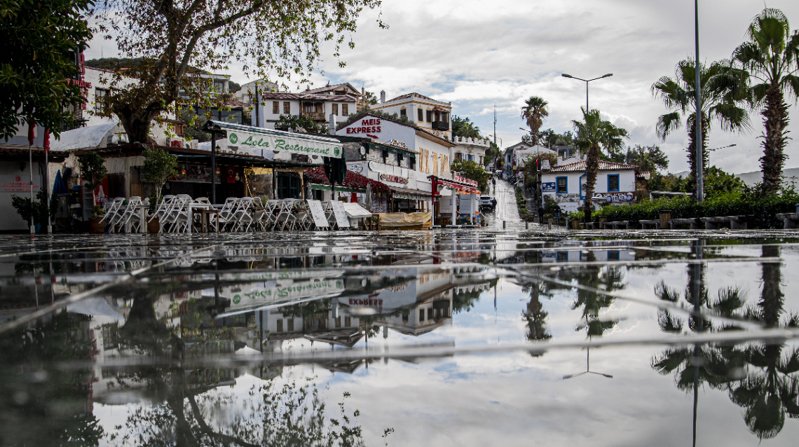 Kaş Sahilinde Yansıma