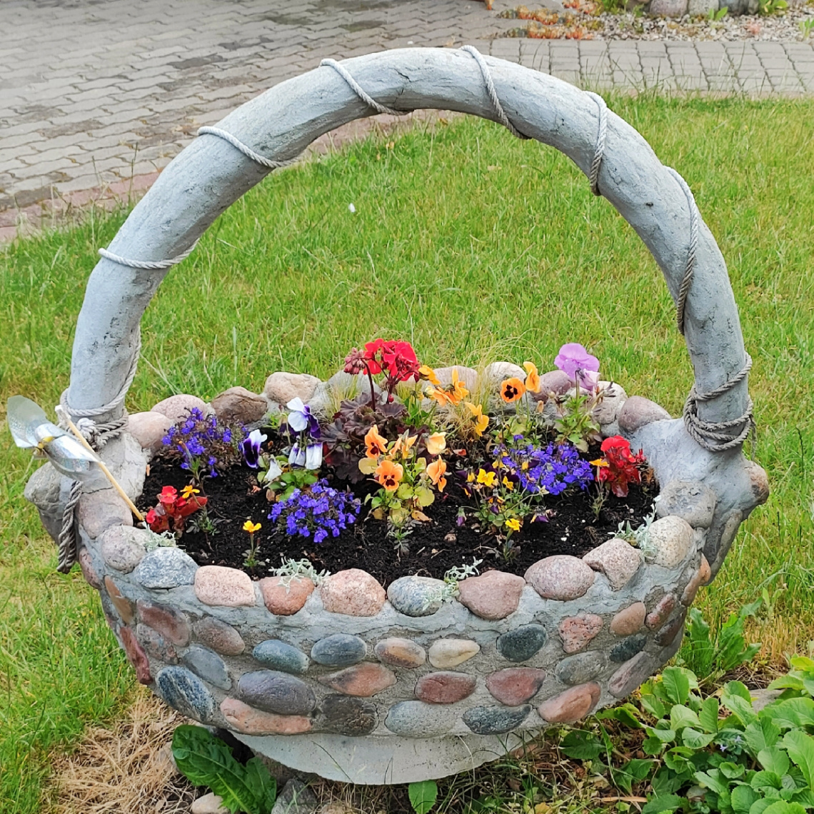 THE BASKET OF FLOWERS