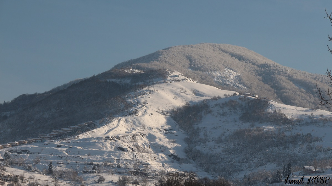 Karlı Dağlar