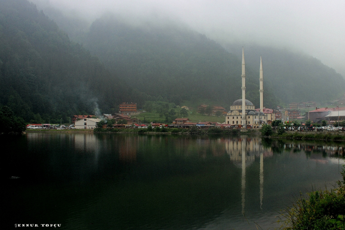 Sisli bir Uzungöl