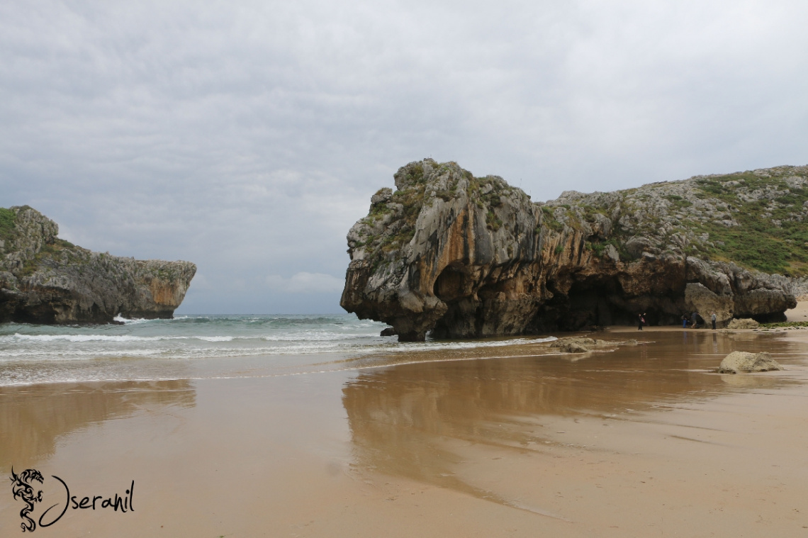 Cuevas del Mar beach II (Asturias) Spain