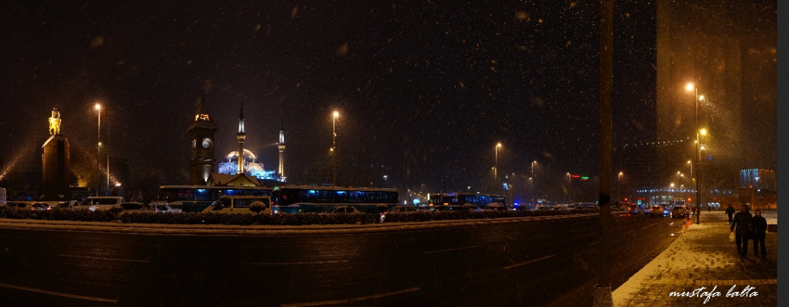 Kayseri Cumhuriyet Meydanı Karda Gece Panoraması 