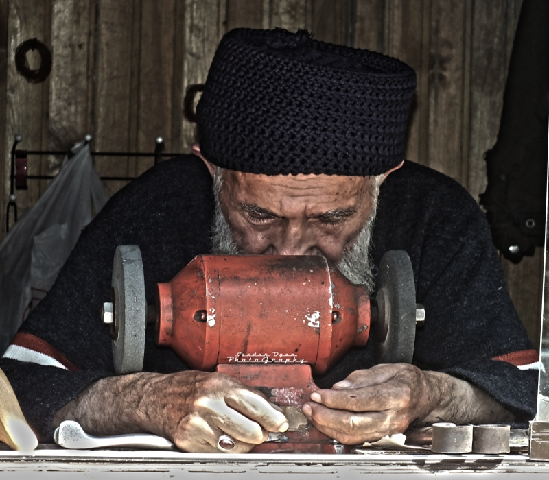 Ölürüz diye mi üzülüyoruz  ?