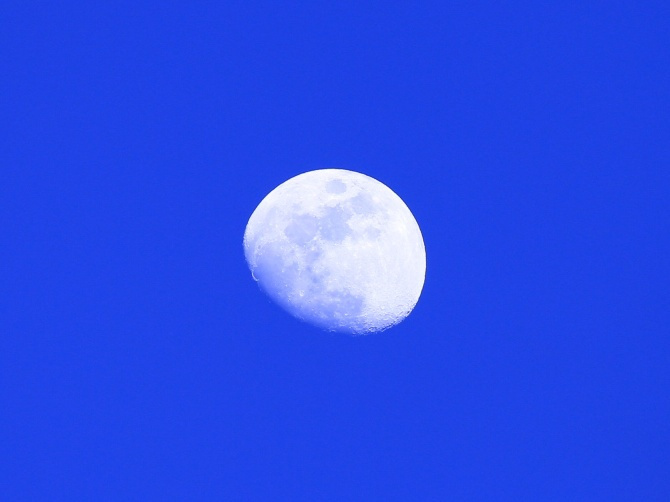 Blue moon shadow