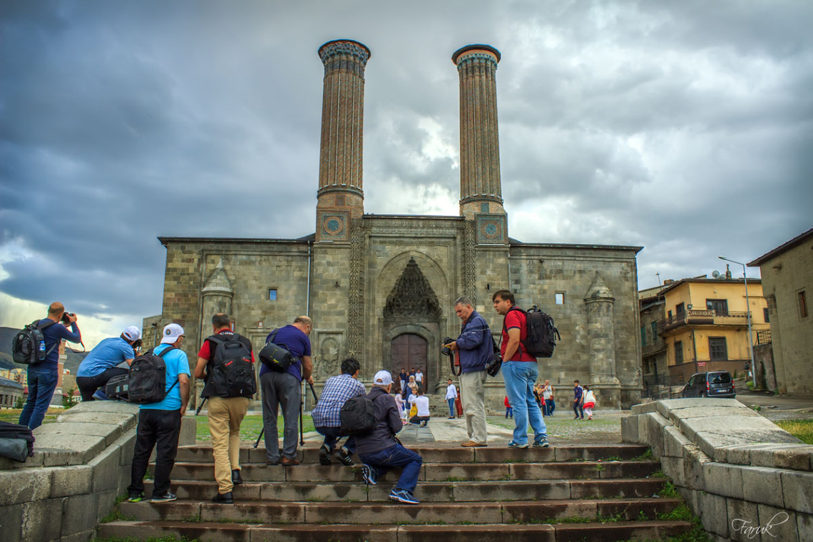 Ekip Çifte Minareler'de