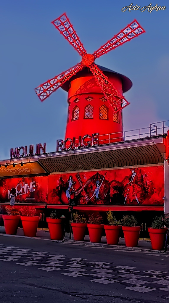 Paris Moulin Rouge Kabaresi..