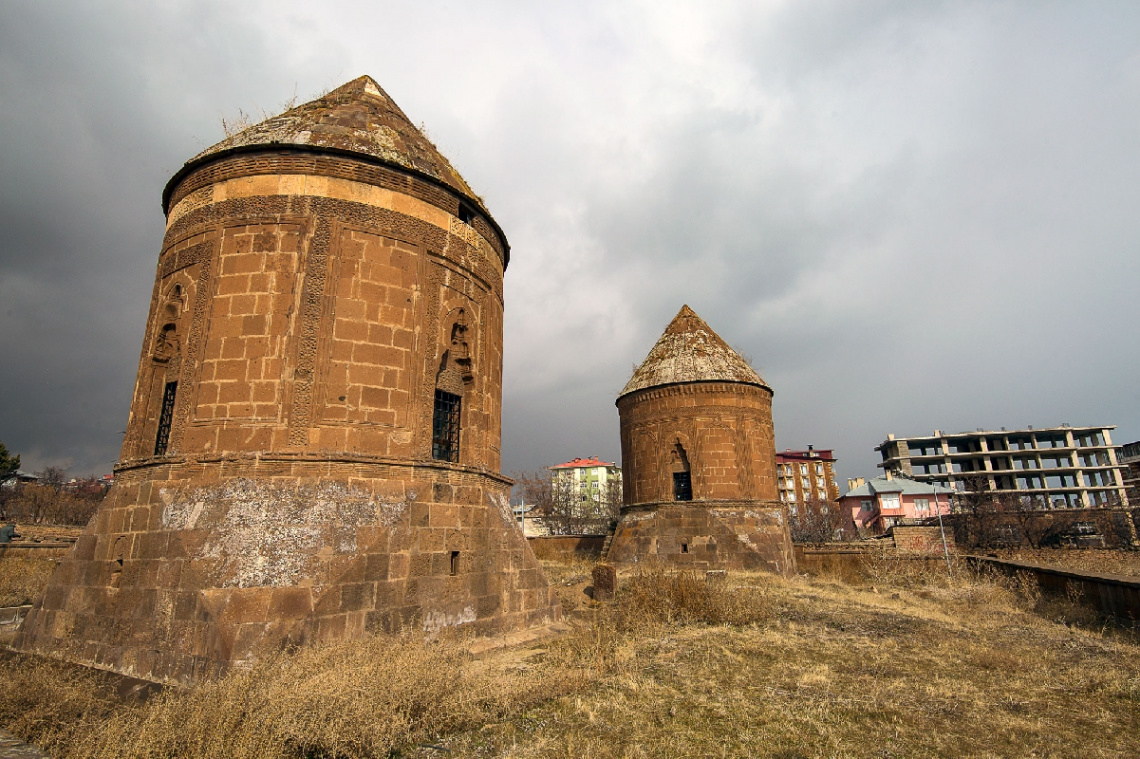 Çifte Kümbetler.AHLAT.