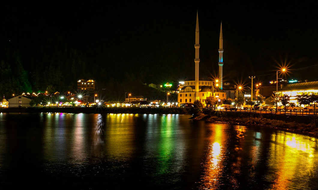 Uzungöl'de Gece/ÇAYKARA.