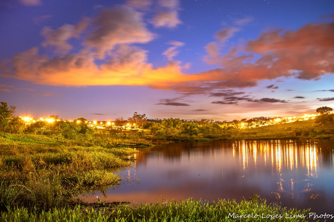 Lagoa à noite