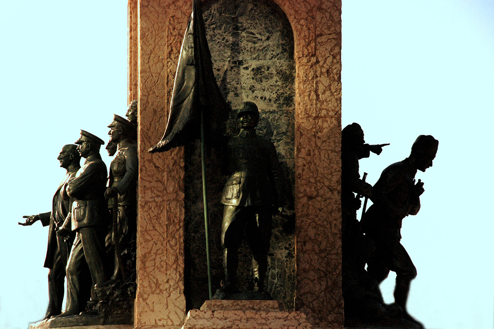 Taksim Cumhurriyet Anıtı