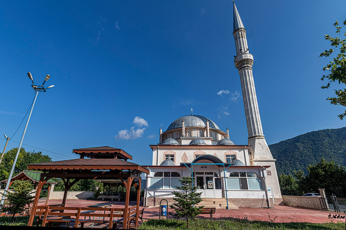 Kartepe Sultaniye Cami