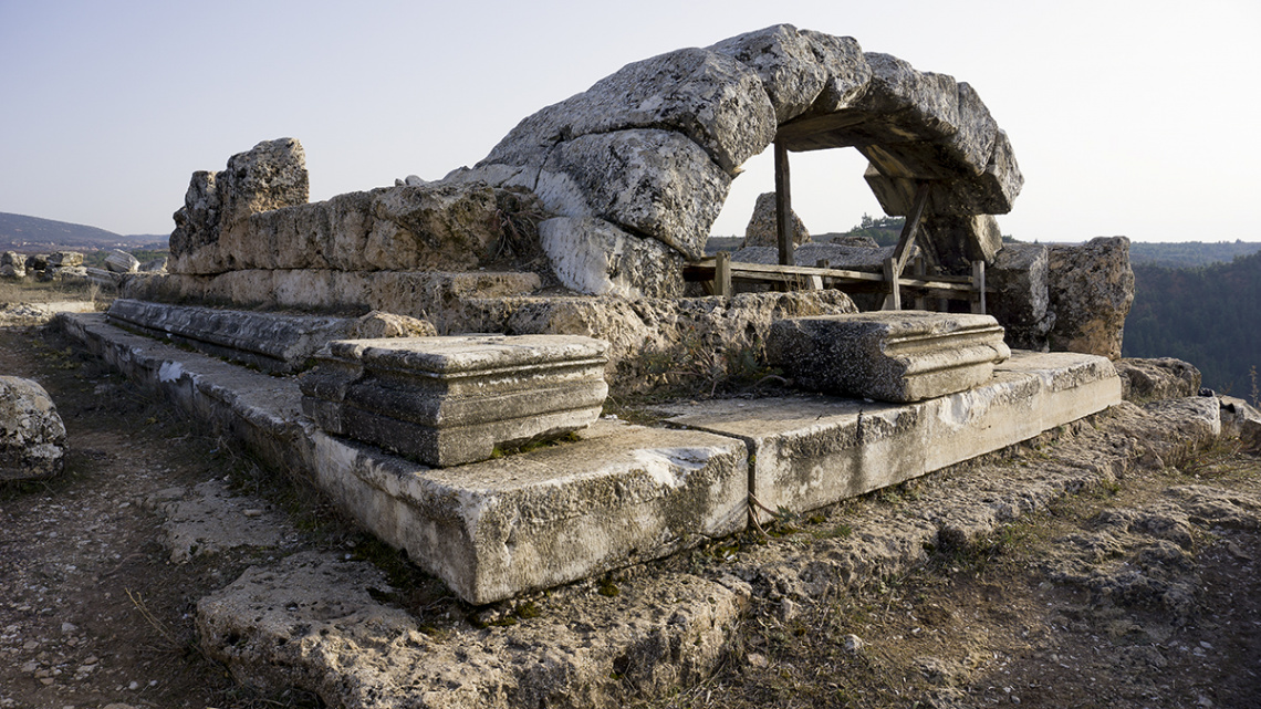 Apollon Lairbenos Tapınağı