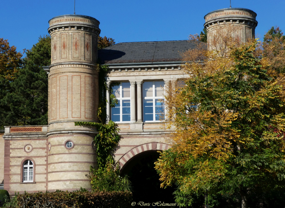 gate house 