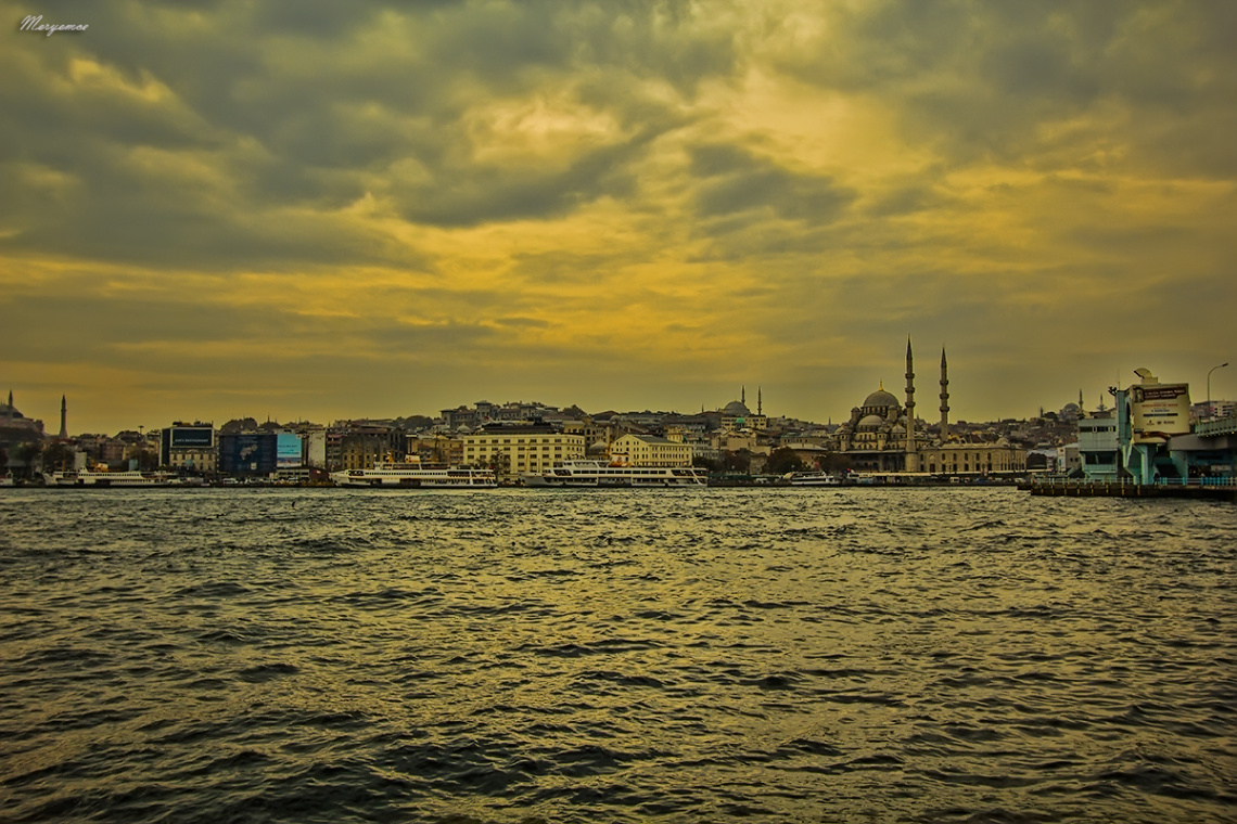 İstanbulu dinliyorum, gözlerim kapalı...